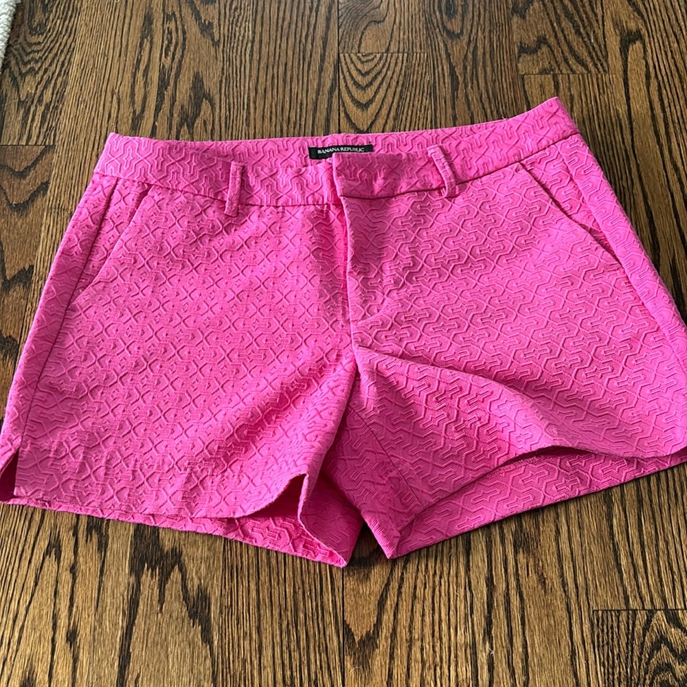 Banana Republic shorts. Size 4. Only worn a few times, excellent condition